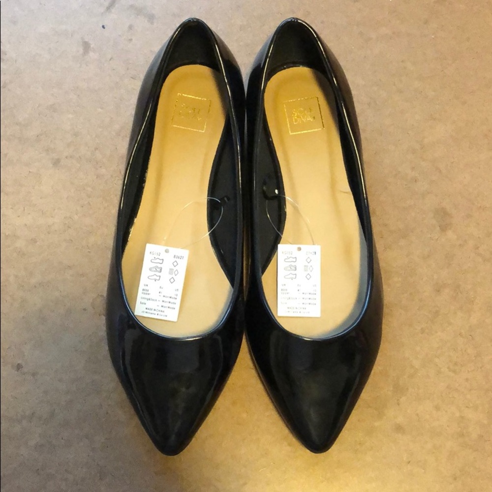 10 EEE Black Patent SimplyBe Pointed Toe Flats